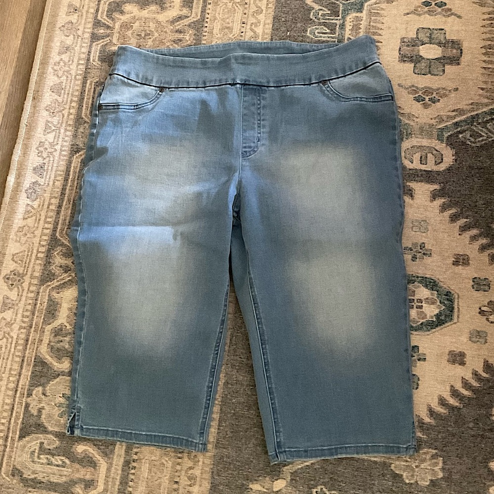 Chico’s Perfect Stretch Shorts Sz- 2.5